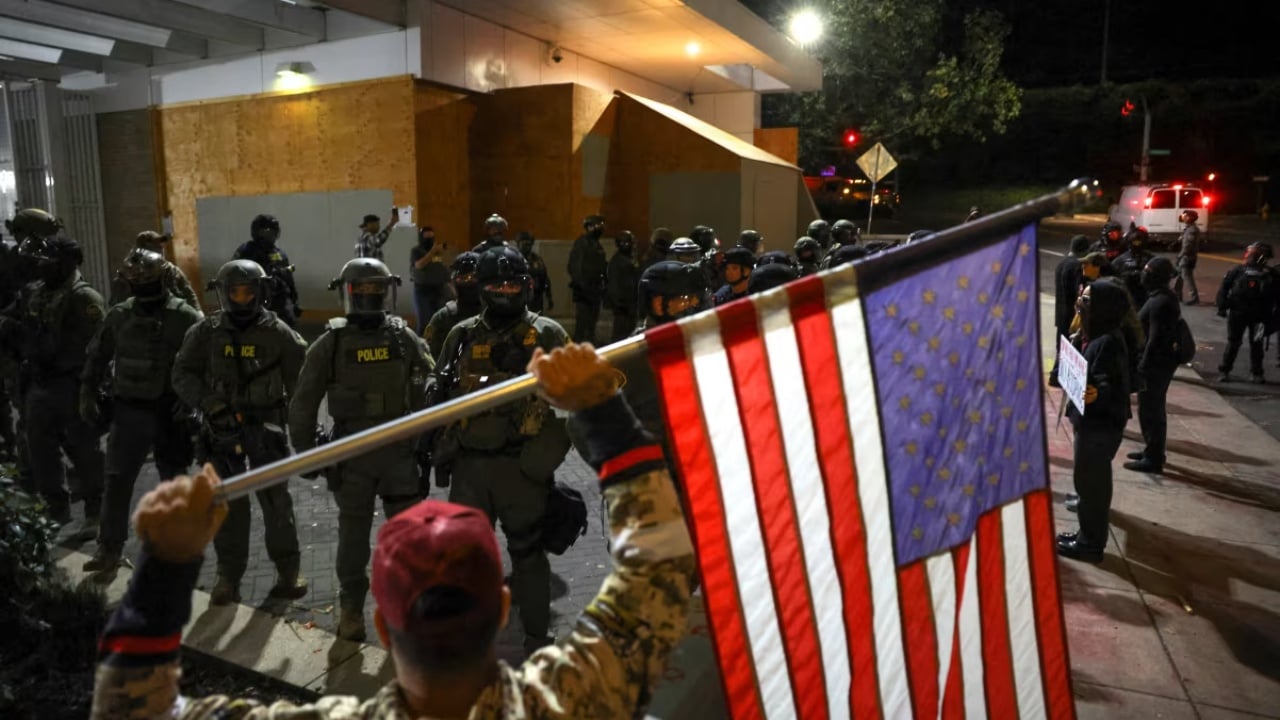 Gjykatësja federale del kundër Trump, ndalon përkohësisht vendosjen e Gardës Kombëtare në Portland 1 gjykatesja federale del kunder trump ndalon perkohesisht vendosjen e gardes kombetare ne portland 68e2236d3b0dd