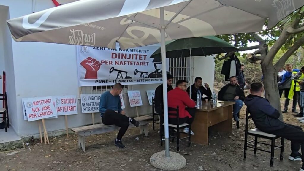 greva e urise e naftetareve punonjesit e bankers protestojne per paga diskriminuese dhe trajtim jo dinjitoz 68faa1290be15