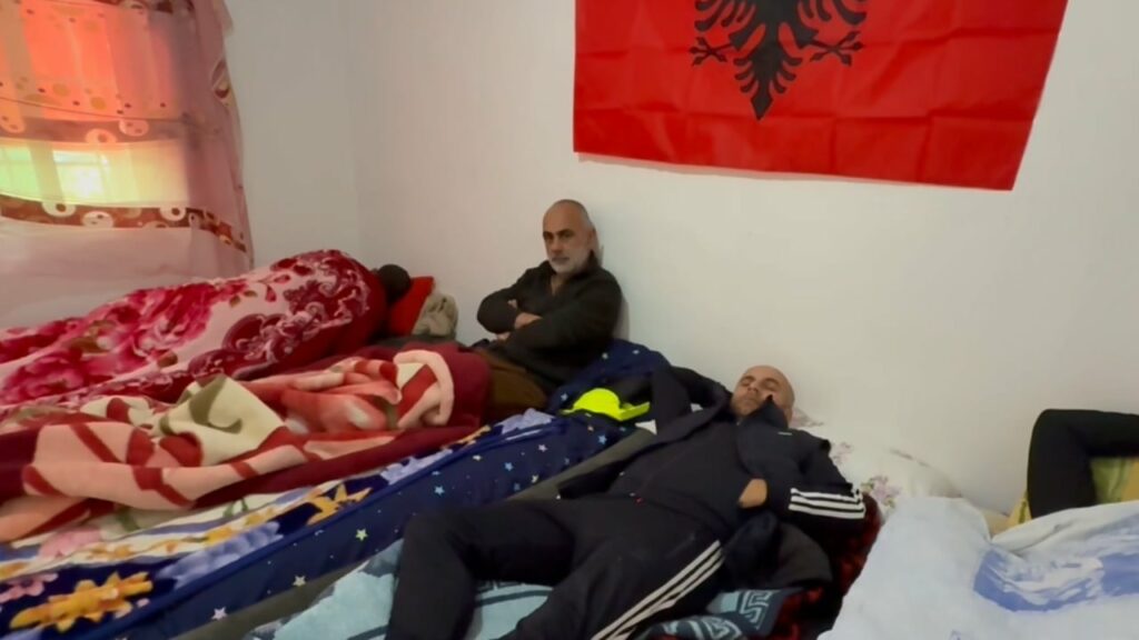 greva e urise se naftetareve prej 11 ditesh ne proteste dhe ne gjendje jo te mire shendetesore nuk terhiqemi 68fcd3a3b1874