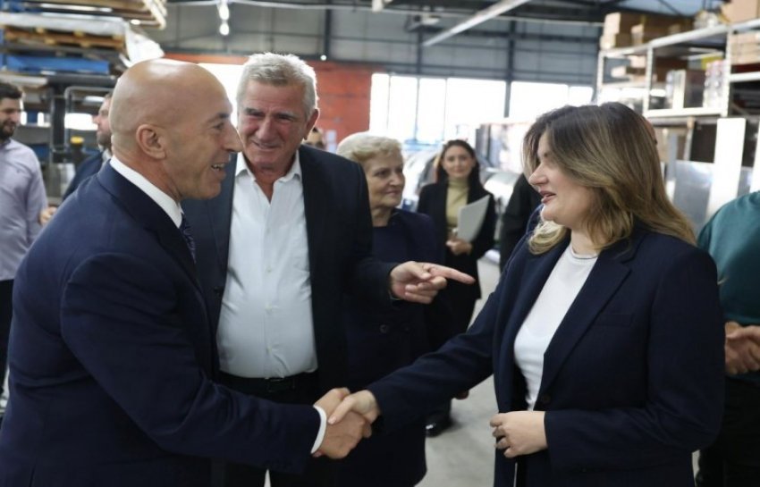 Haradinaj dhe Latifi premtojnë fuqizim të grave në Rahovec 2 haradinaj dhe latifi premtojne fuqizim te grave ne rahovec 68dc55ee3400f