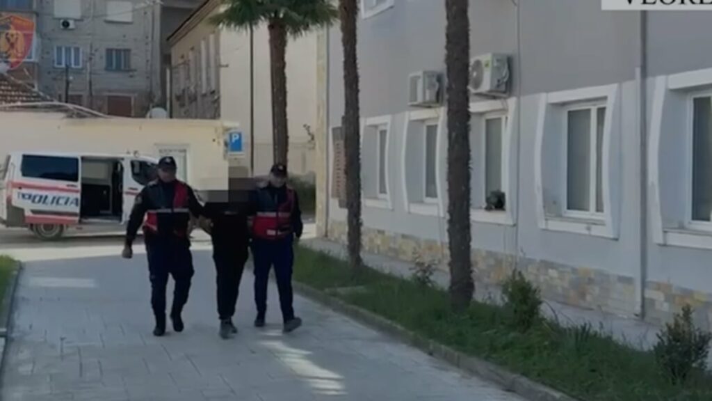 I dënuar nga Italia me 10 vite burg, kapet në Vlorë 38-vjeçari i shpallur në kërkim ndërkombëtar për drogë 3 i denuar nga italia me 10 vite burg kapet ne vlore 38 vjecari i shpallur ne kerkim nderkombetar per droge 68e8f1045e69f