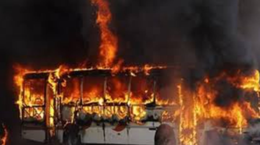 i vihet flaka naten nje autobusi ne kukes policia ne kerkim te autorit 68dd2e940b011