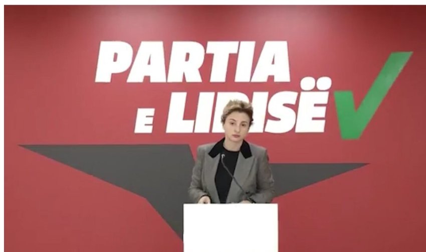 “Indeksime qesharake dhe bonuse elektorale”, Erisa Xhixho: Qeveria u tall edhe njëherë me 721 mijë pensionistë 2 indeksime qesharake dhe bonuse elektorale erisa xhixho qeveria u tall edhe njehere me 721 mije pensioniste 68e960749effb