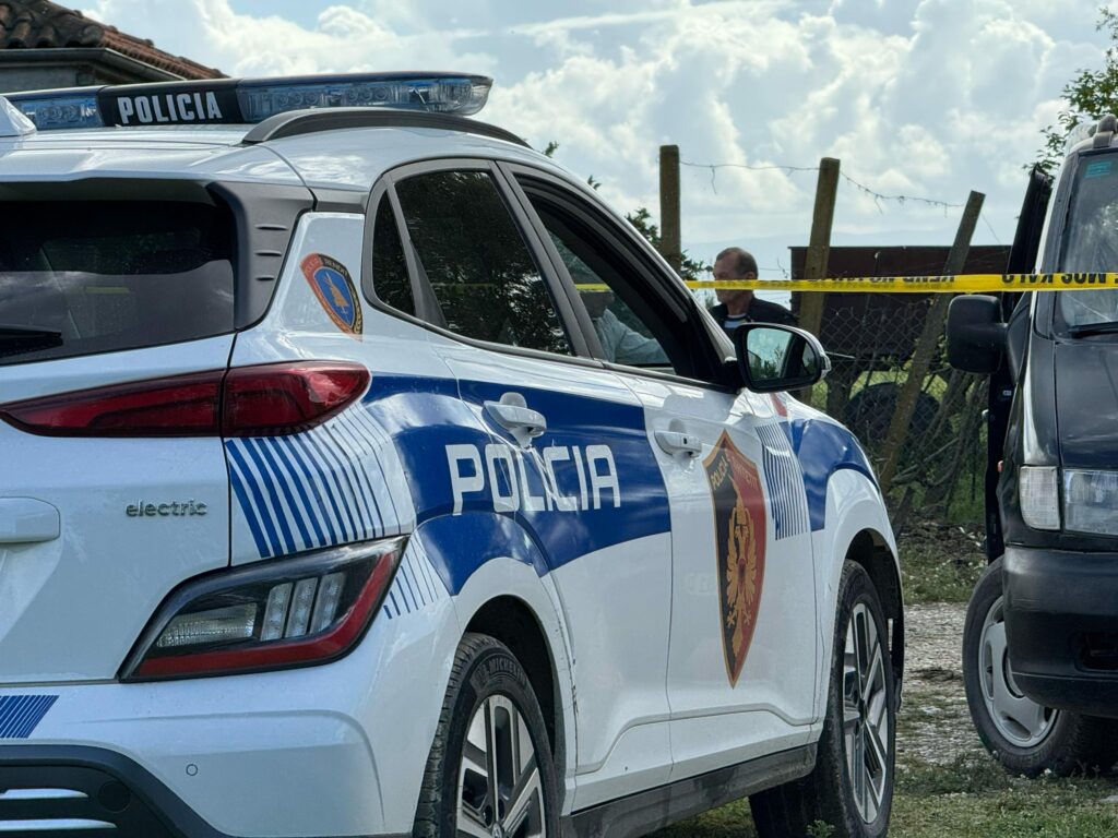 Indoneziania lind foshnjën dhe e braktis në banesën e saj në Tiranë 4 indoneziania lind foshnjen dhe e braktis ne banesen e saj ne tirane 69021ed380179