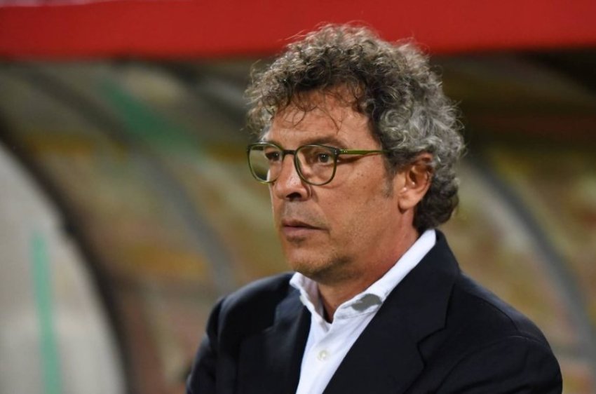 ish trajneri i superiores drejt stolit te flamurtarit 68e4dfb4d65de