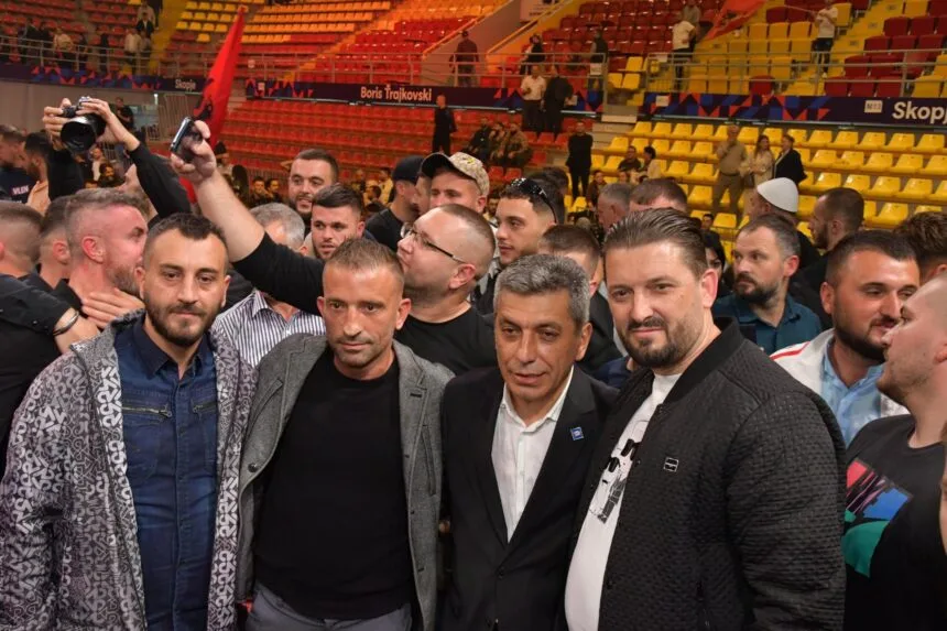 Ish-ushtarët e UÇK-së i bashkohen VLEN-it në mbështetje të kandidatit për Çair, Izet Mexhitit 2 ish ushtaret e uck se i bashkohen vlen it ne mbeshtetje te kandidatit per cair izet