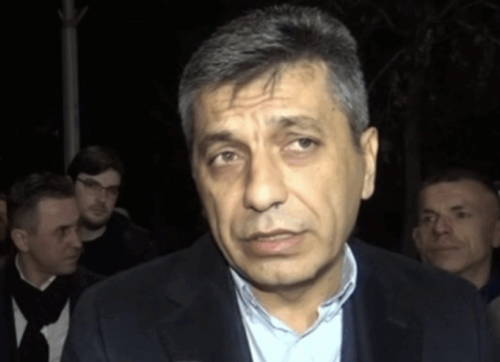 Izet Mexhiti: Taravari, nga ylli i VLEN-it te shkrirja në prehër të Ali Ahmetit 2 izet mexhiti taravari nga ylli i vlen it te shkrirja ne preher te ali ahmetit 68e191923bfab