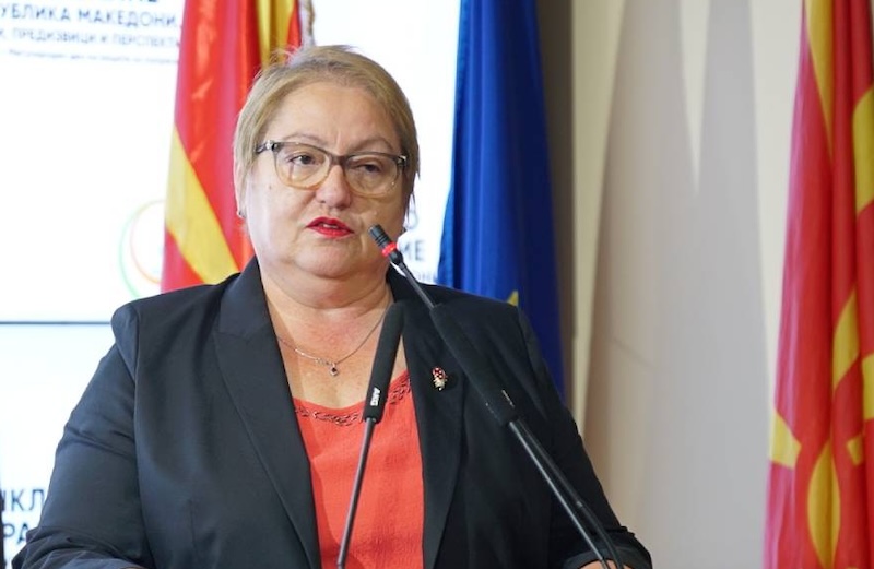 Janevska: Do të trajnohen disa mësues për programin “Aftësi për Adoleshencën”, nxënësit të mbrohen nga duhani dhe drogat 2 janevska do te trajnohen disa mesues per programin aftesi per adoleshencen nxenesit te mbrohen nga duhani dhe drogat 68e28f55e7861