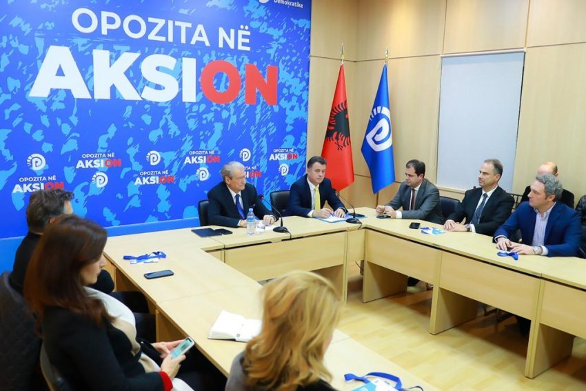 ke do te mbeshtese pd ne garen per tiranen ne pritje te zyrtarizimit te emrit demokratet mbledhin kryesine e vogel 68e38dd4d142f