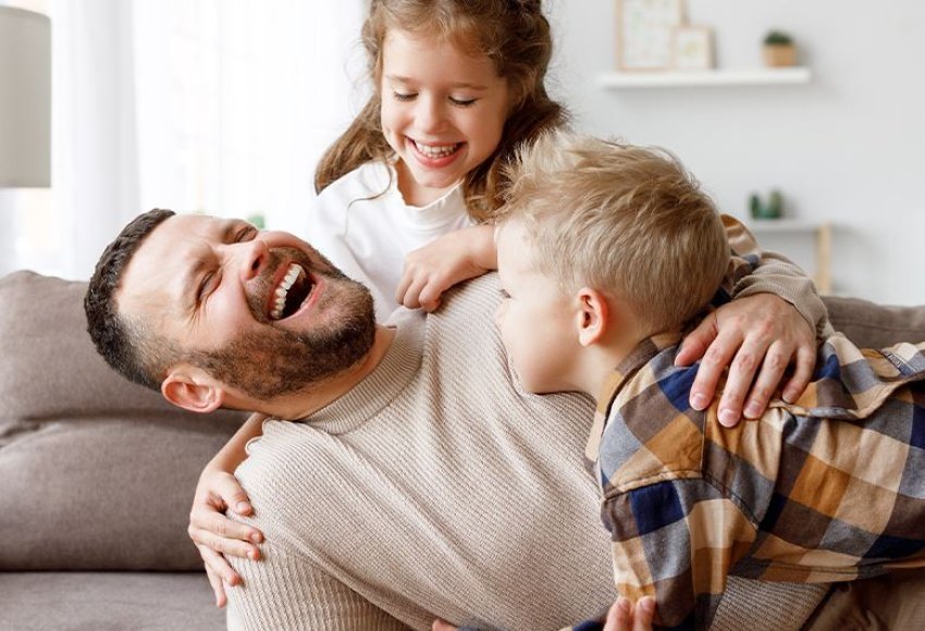 Këto janë gjashtë mënyra se si baballarët e mirë i japin formë jetës së fëmijëve