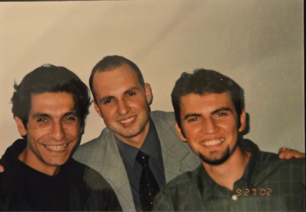 Kjo është porosia e fotografisë të cilën e postoi Zeqirja Ibrahimi me Mexhitin dhe Osmanin 2 kjo eshte porosia e fotografise te cilen e postoi zeqirja ibrahimi me mexhitin dhe osmanin 68f37a934cf97