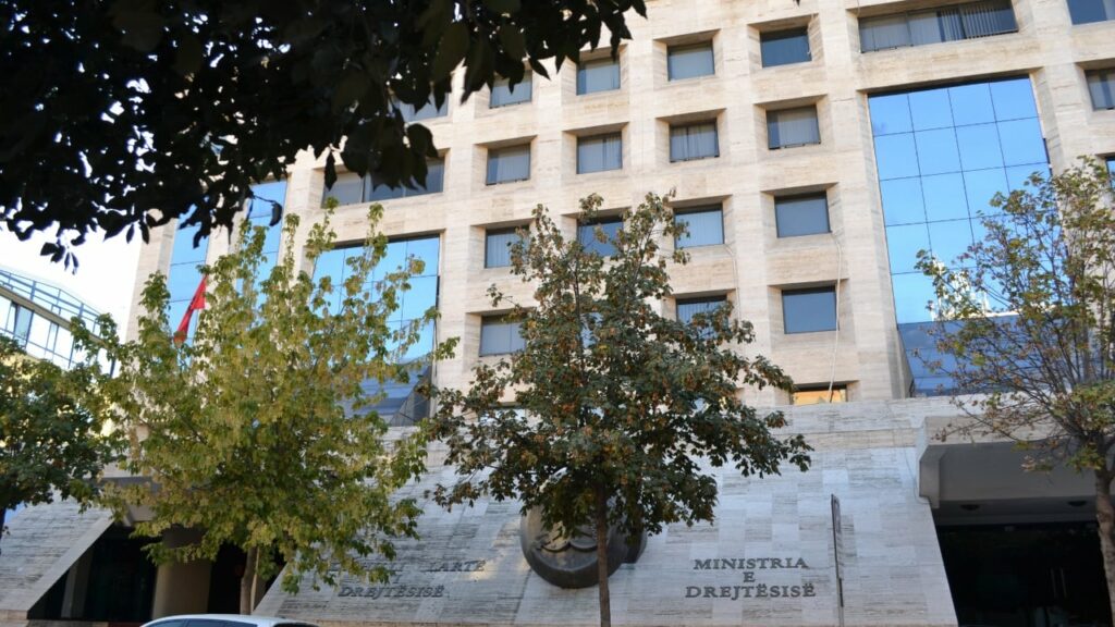 kodi penal ekzistues do te ndryshohet para miratimit te kodit te ri nga parkimi dysh te abuzimi me fondet e be ja sa denime me burg shtohen 68fcefc4629cc