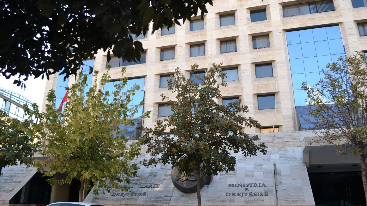 kodi penal ekzistues do te ndryshohet para miratimit te kodit te ri nga parkimi dysh te abuzimi me fondet e be ja sa denime me burg shtohen 68fcefc4629cc