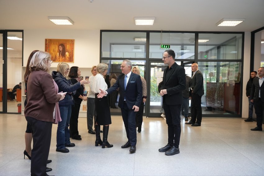 komuna e gjilanit bashke me ambasaden e bullgarise pajisinme ipad e te rinj biblioteken fan s noli 6900b35993b1c