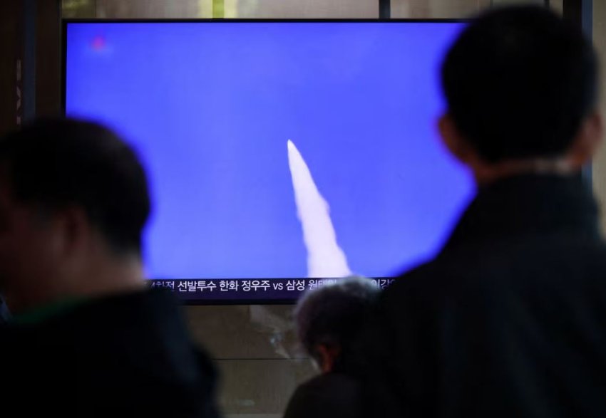 Koreja e Veriut lëshon raketa balistike ndërsa Trumpi përgatitet për udhëtimin në Azi 2 koreja e veriut leshon raketa balistike ndersa trumpi pergatitet per udhetimin ne azi 68f88b3543cb9