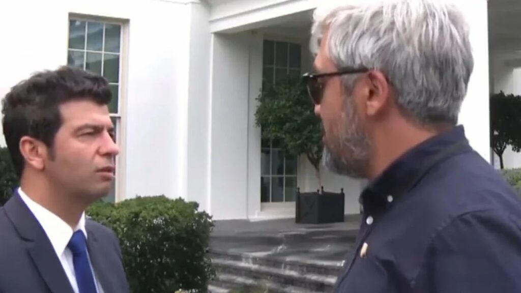 Kritikoi takimin e Trump me Erdogan, pushohet nga puna gazetari turk në Washington 2 kritikoi takimin e trump me erdogan pushohet nga puna gazetari turk ne washington 68dd6e4be782b