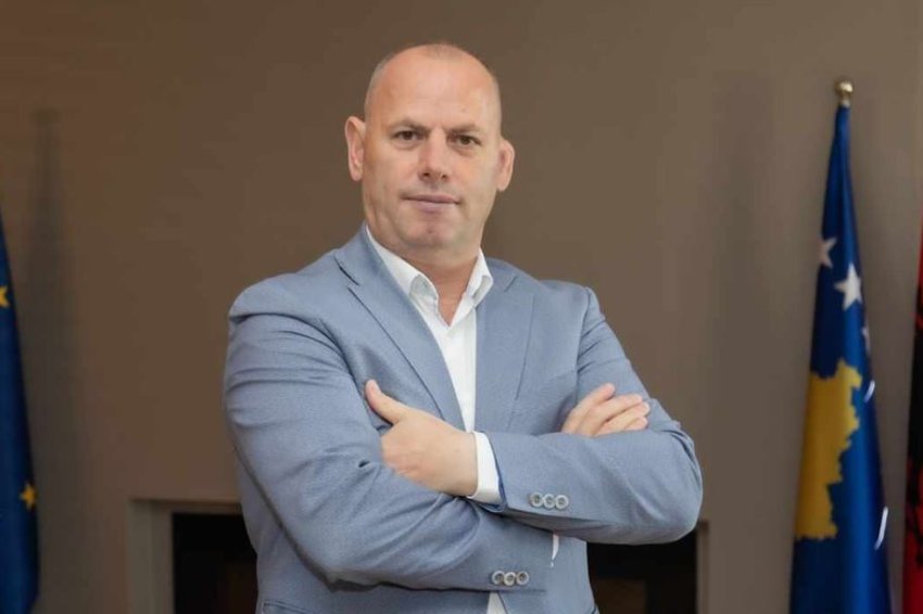 Lladrovci mbledh partinë pas fitores: Nga këtu nisemi në betejen e re për fitore të reja të PDK-së aty ku është në balotazh 3 lladrovci mbledh partine pas fitores nga ketu nisemi ne betejen e re per fitore te reja te pdk se aty ku eshte ne balotazh 68efdc40e742c