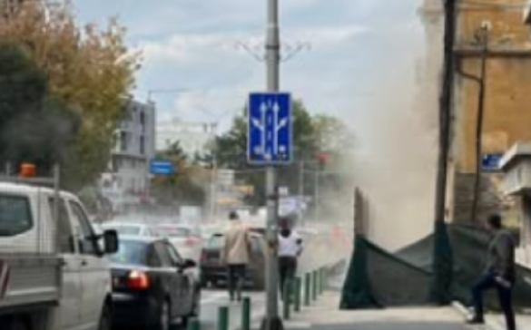 Llamarina ra në trotuar në bul. “Ilindenska”: A mund të ecim të sigurt pa u frikësuar për jetën tonë, pyesin qytetarët 2 llamarina ra ne trotuar ne bul ilindenska a mund te ecim te sigurt pa u frikesuar per jeten tone pyesin qytetaret 68efd9d01f1d4