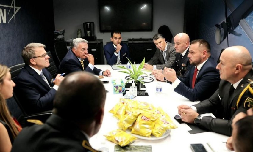 maqedonci u takua me perfaqesuesen e kompanise lockheed martin ne kuader te panairit ausa 2025 ne shba 68f27f426933f