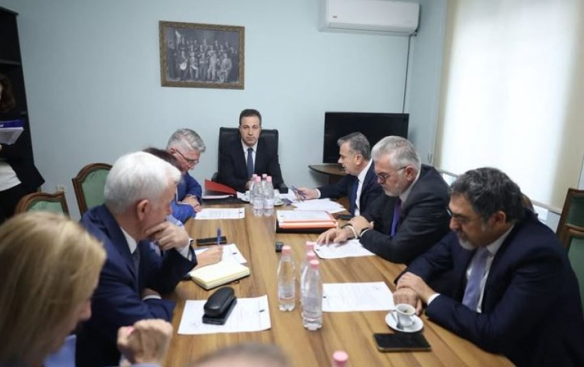 Mblidhet Konferenca e Kryetarëve, 90 minuta debat për çdo raportim të institucioneve të pavarura 2 mblidhet konferenca e kryetareve 90 minuta debat per cdo raportim te institucioneve te pavarura 690331d664957