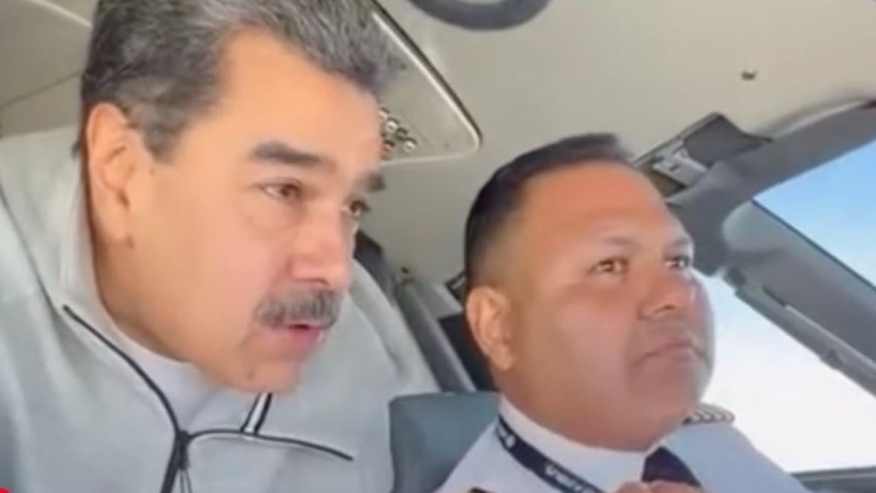 “Mendo për 3 fëmijët, do bëhesh shumë i pasur”, SHBA kërkoi të joshte pilotin e Nicolás Maduros për të tradhtuar udhëheqësin venezuelas. Zbulohen mesazhet 1 mendo per 3 femijet do behesh shume i pasur shba kerkoi te joshte pilotin e nicolas maduros per te tradhtuar udheheqesin venezuelas zbulohen mesazhet 6901ffafe8ce4