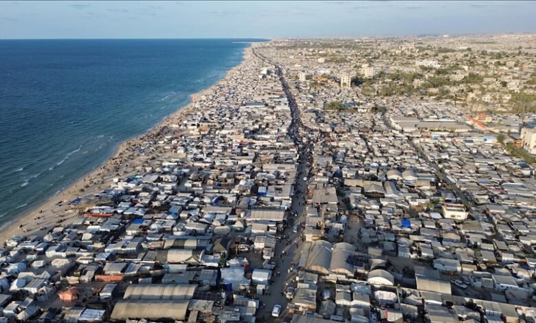 mijera familje ne gaza perballen me veshtiresi te deshperuar ne tenda te ngushta pergjate bregdetit 68f3c7337b115