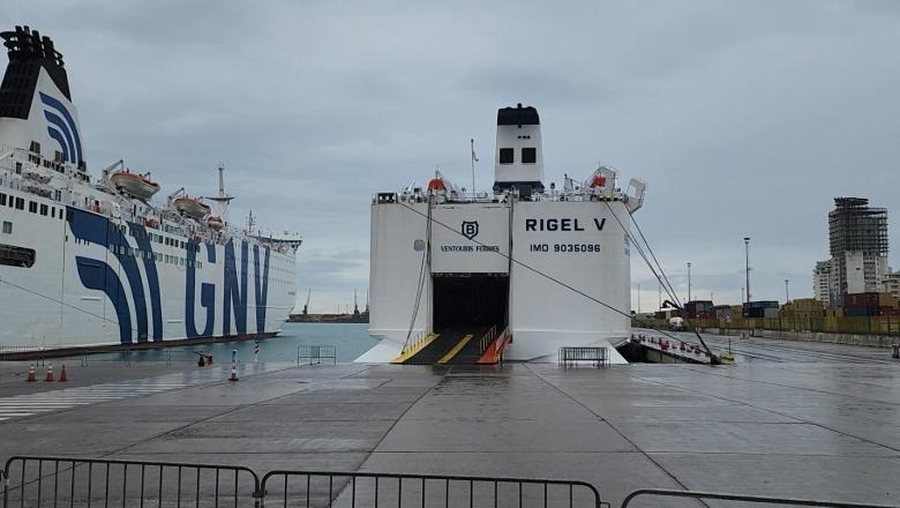 Moti i keq, anulohen lundrimet në linjën Durrës–Bari 3 moti i keq anulohen lundrimet ne linjen durres bari 68de4e1404d36