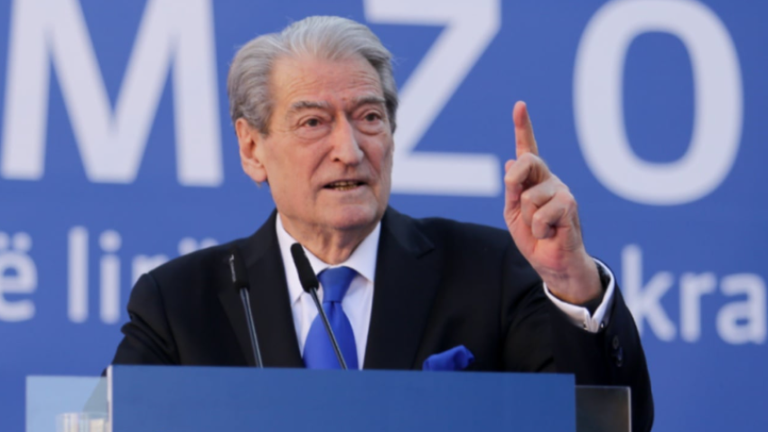 “Në aeroportin e Vlorës u prishën pazaret”, Berisha: Kontratë ultrakorruptive, inxhinieri i pistës është arratisur në Britani 2 ne aeroportin e vlores u prishen pazaret berisha kontrate ultrakorruptive inxhinieri i pistes eshte arratisur ne britani 68f61efa7d188