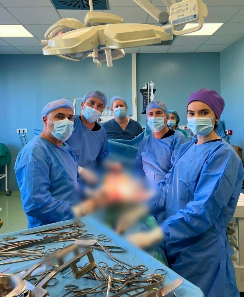 ne qkuk kryhet nje intervenim kirurgjik i rralle 69038e91b4d2a