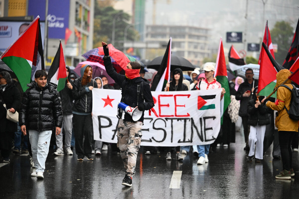 Në Shkup u mbajt marsh protestues për solidarizim me popullin palestinez 1 ne shkup u mbajt marsh protestues per solidarizim me popullin palestinez 68f3b2d5bd1d7