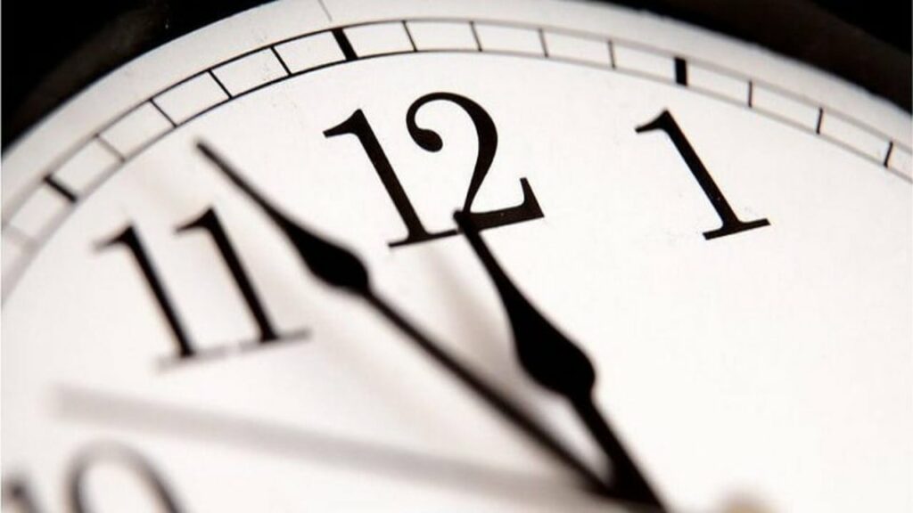 nga e diela e 26 tetorit nderron ora akrepat jane kthyer 60 minuta pas 68fdd0c806470