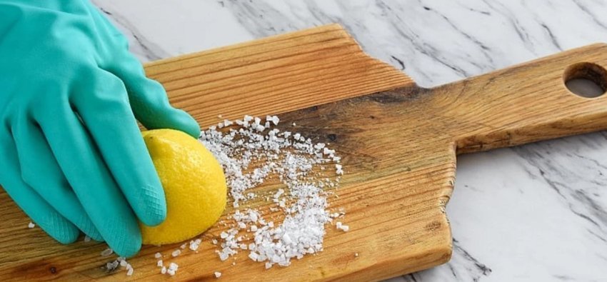 Një nga sendet më të ndotura në shtëpi, mund ta dezinfektoni dërrasën e prerjes me limon dhe kripë 2 nje nga sendet me te ndotura ne shtepi mund ta dezinfektoni derrasen e prerjes me limon dhe kripe 68f288515d0e5