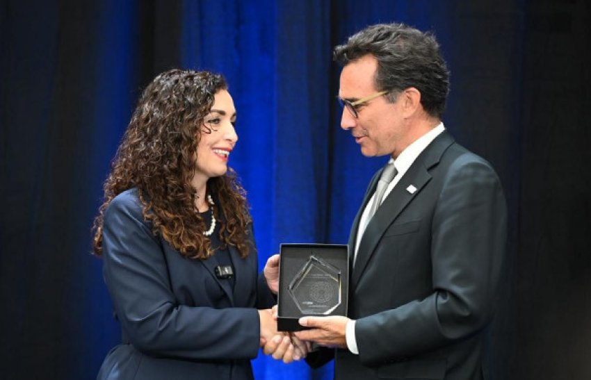 Osmani nderohet me Çmimin e Asamblesë Parlamentare të NATO-s për Gratë, Paqen e Sigurinë 3 osmani nderohet me cmimin e asamblese parlamentare te nato s per grate paqen e sigurine 68ed010084f75