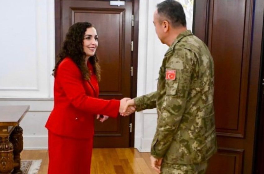 Osmani pret në takim komandantin e ri të KFOR-it, gjeneralmajor Ozkan Ulutas 3 osmani pret ne takim komandantin e ri te kfor it gjeneralmajor ozkan ulutas 68e61522becfb