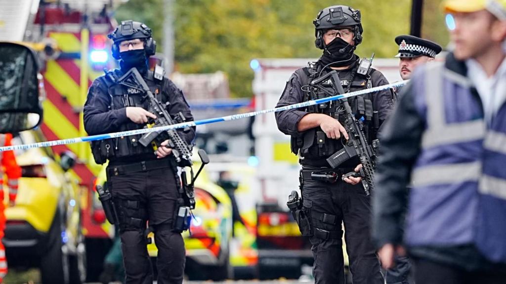 Plagosi me thikë disa persona, më pas mori makinën…/ Si u neutralizua autori i sulmit në Mançester, publikohet momenti 3 plagosi me thike disa persona me pas mori makinen si u neutralizua autori i sulmit ne mancester publikohet momenti 68de67260d71f