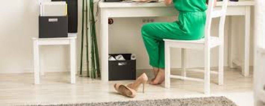 Pse më shumë zyra po i ftojnë punonjësit të zbathin këpucët 2 pse me shume zyra po i ftojne punonjesit te zbathin kepucet 68e35f126a5bf