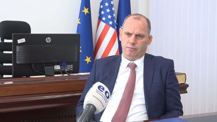 Ramiz Lladrovci nga stadiumi: Folni me gjuhën e kampionit shqiponja, duam fitore! 3 ramiz lladrovci nga stadiumi folni me gjuhen e kampionit shqiponja duam fitore 68ed55601d3ac