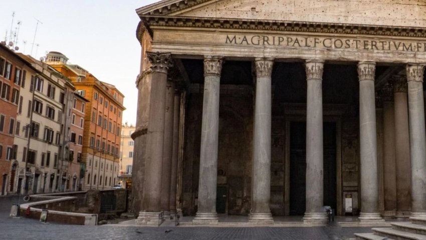 rome turisti bie nga muri i pantheonit dhe humb jeten 68fc7fb5730e2