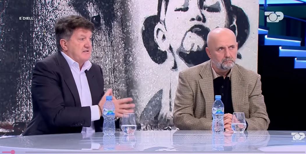 “Rrethi Katror”/ Milaim Zeka sqaron arrestimin me “spiunin” në Kosovë. Deklarata e fortë e Alfred Cakos: Kam informacion që në Shqipëri ndodhet… 1 rrethi katror milaim zeka sqaron arrestimin me spiunin ne kosove deklarata e forte e alfred cakos kam informacion qe ne shqiperi ndodhet 68f55b23e55ff