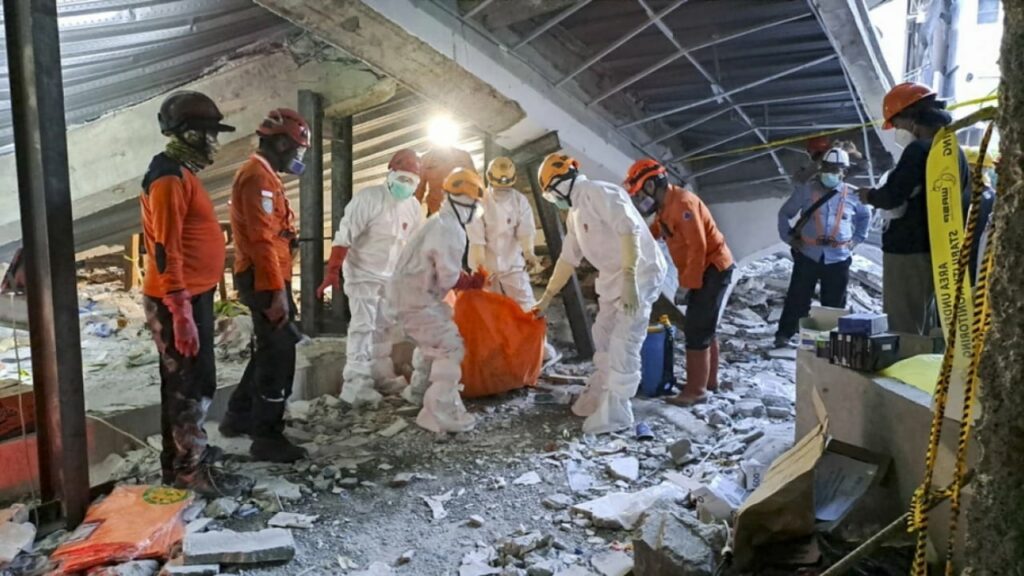 shembja e shkolles islame ne indonezi shkon ne 45 numri i viktimave 26 te zhdukur 68e2cc283acd2