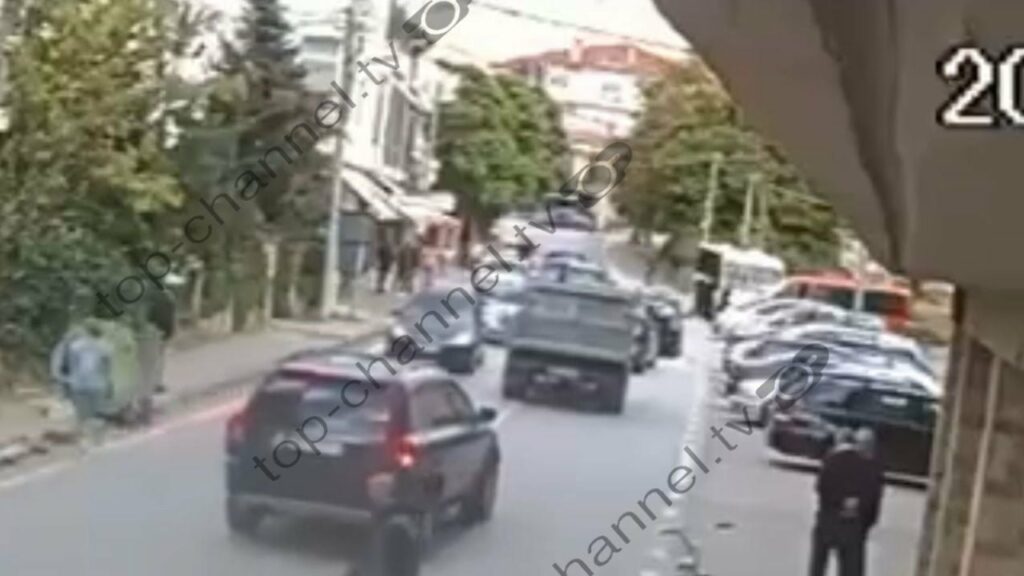 sherr me thika dhe shkopa bejsbolli mes disa personave ne bilisht dy te plagosur 68dd8405a0b00