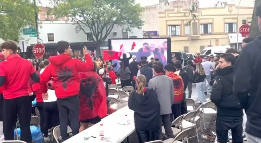 Shqiptarët në New York festojnë fitoren ndaj Serbisë 3 shqiptaret ne new york festojne fitoren ndaj serbise 68eaea9571a6c