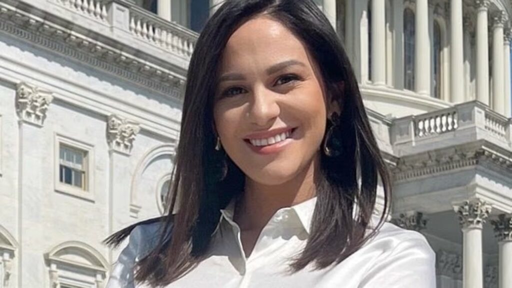 Skandal në SHBA/ Ndihmësja e kongresmenit amerikan i jep fund jetës duke u djegur me benzinë, “shpërthejnë” akuzat për lidhje jashtëmartesore me shefin e saj 2 skandal ne shba ndihmesja e kongresmenit amerikan i jep fund jetes duke u djegur me benzine shperthejne akuzat per lidhje jashtemartesore me shefin e saj 68f7578752b7e