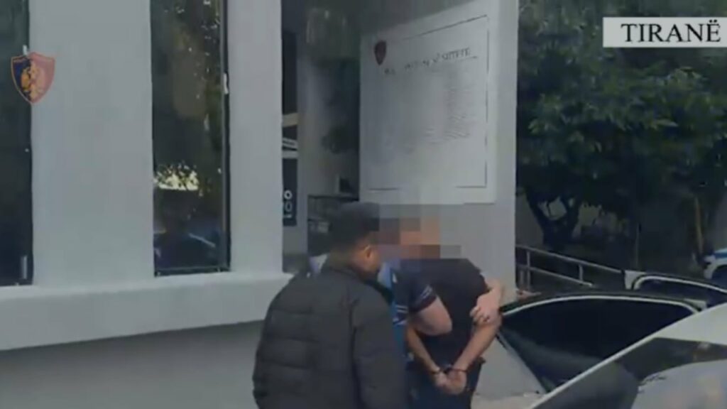 te denuar per dhenie ndihme kundrejt pageses emigranteve ilegale dhe posedim armesh dy te arrestuar ne tirane 68dcf76789579