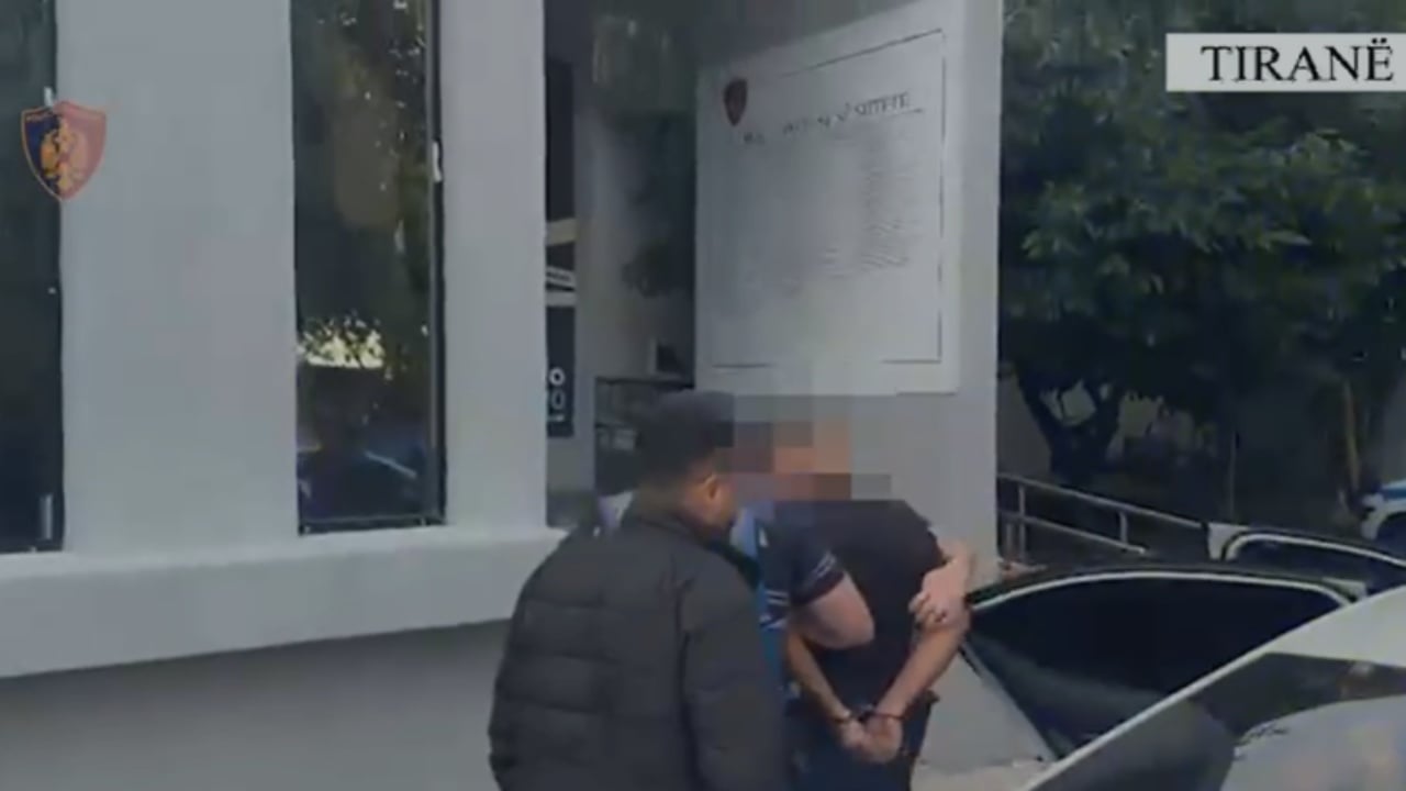 Të dënuar për dhënie ndihme kundrejt pagesës emigrantëve ilegalë dhe posedim armësh, dy të arrestuar në Tiranë 1 te denuar per dhenie ndihme kundrejt pageses emigranteve ilegale dhe posedim armesh dy te arrestuar ne tirane 68dcf76789579