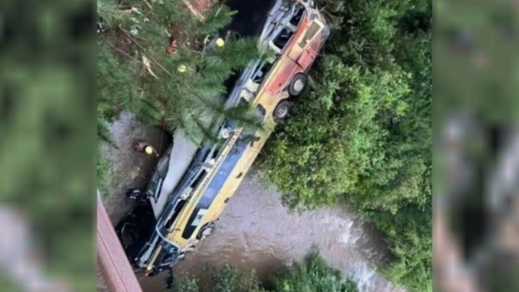 tragjedi ne argjentine autobusi perplaset me nje makine dhe bie ne lume 9 te vdekur dhe 29 te plagosur 68feb3e56b844