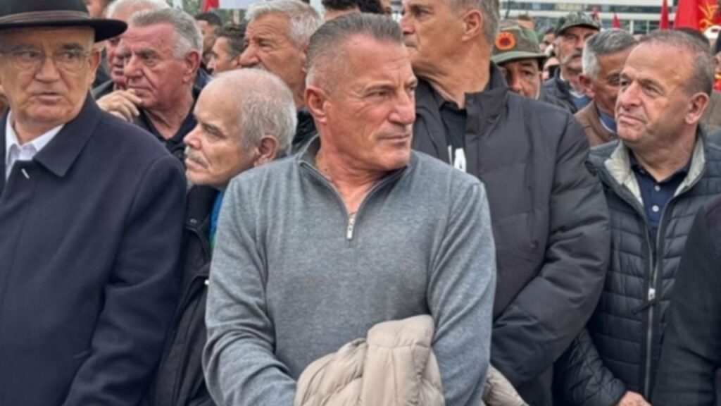 tubimi ne mbeshtetje te ish luftetareve te uck se ne proteste mori pjese edhe babai granit dhe taulant xhakes 68f344c426076