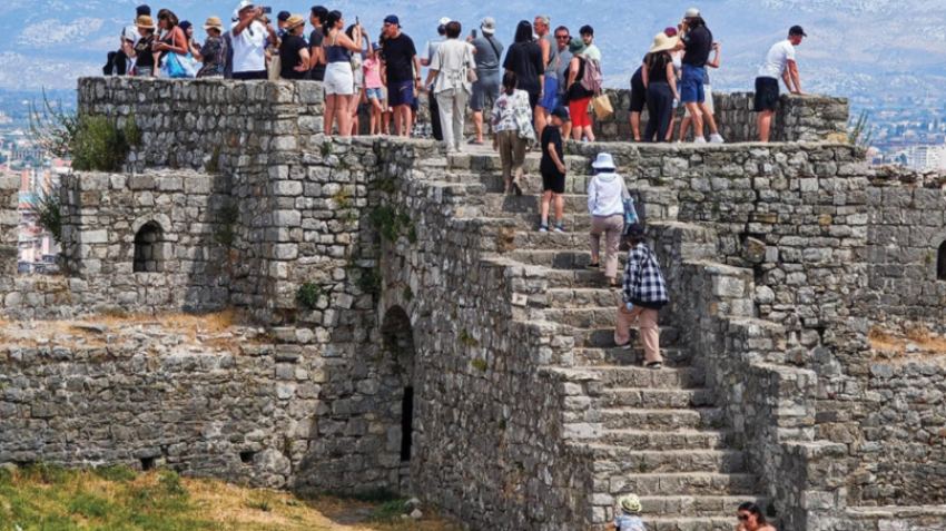 “Turizmi duhet të ndryshojë”, ekspertët: Problematika kryesore mbetet cilësia e shërbimeve 2 turizmi duhet te ndryshoje ekspertet problematika kryesore mbetet cilesia e sherbimeve 68e6691499b5c