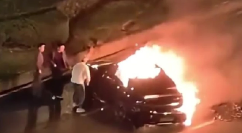 U bllokuan dyert e veturës elektrike që çuan në humbjen e jetës së një shoferi, bien aksionet e Xiaomit 1 u bllokuan dyert e vetures elektrike qe cuan ne humbjen e jetes se nje shoferi bien aksionet e