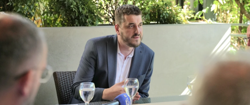 U pa në takim me Bekë Berishën e AAK-së, flet Kelmendi: Ishim në vend publik - folëm për politikë 3 u pa ne takim me beke berishen e aak se flet kelmendi ishim ne vend publik folem per politike 68f8de81f03b8